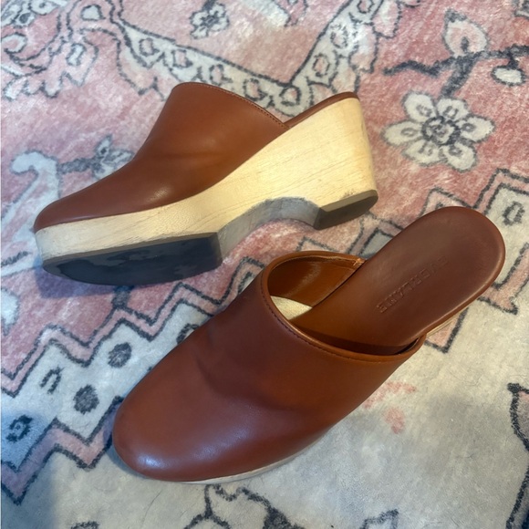 Everlane Shoes - Everlane Brown Leather and Wood Wedge Mules, size 7